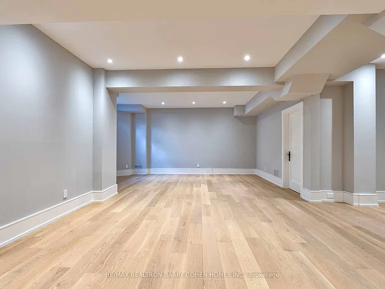 230 Dunvegan Rd — Photo 39