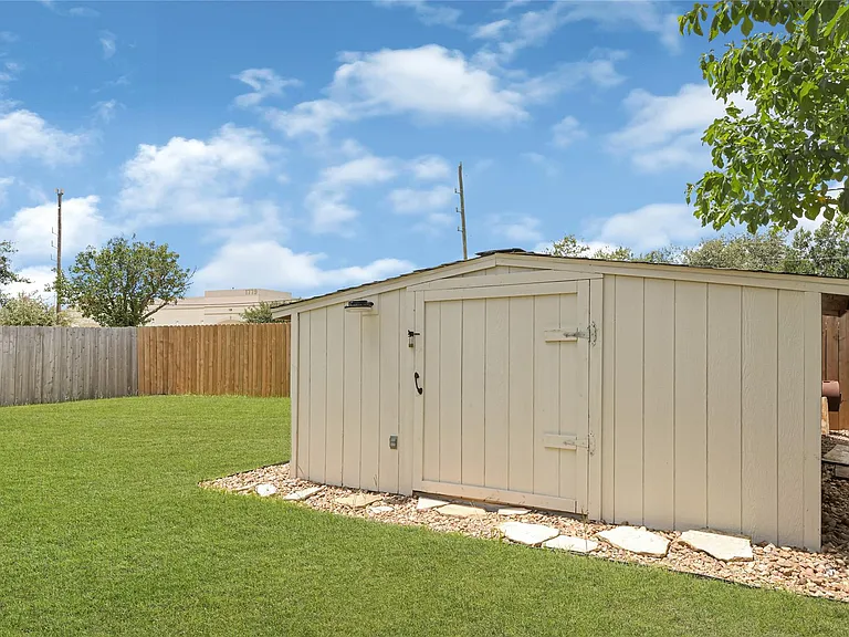 1807 Strongs Ct — Photo 21