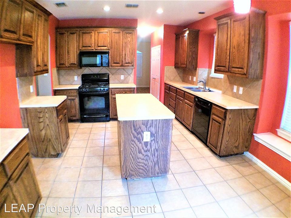 1st image of 833 Lake Worth Trl