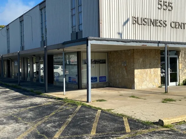 555 South Schuyler Ave - 220-230, 555 S Schuyler Ave, Kankakee, IL 60901