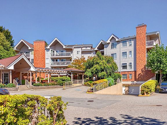 3rd image of 2973 Burlington Dr #103