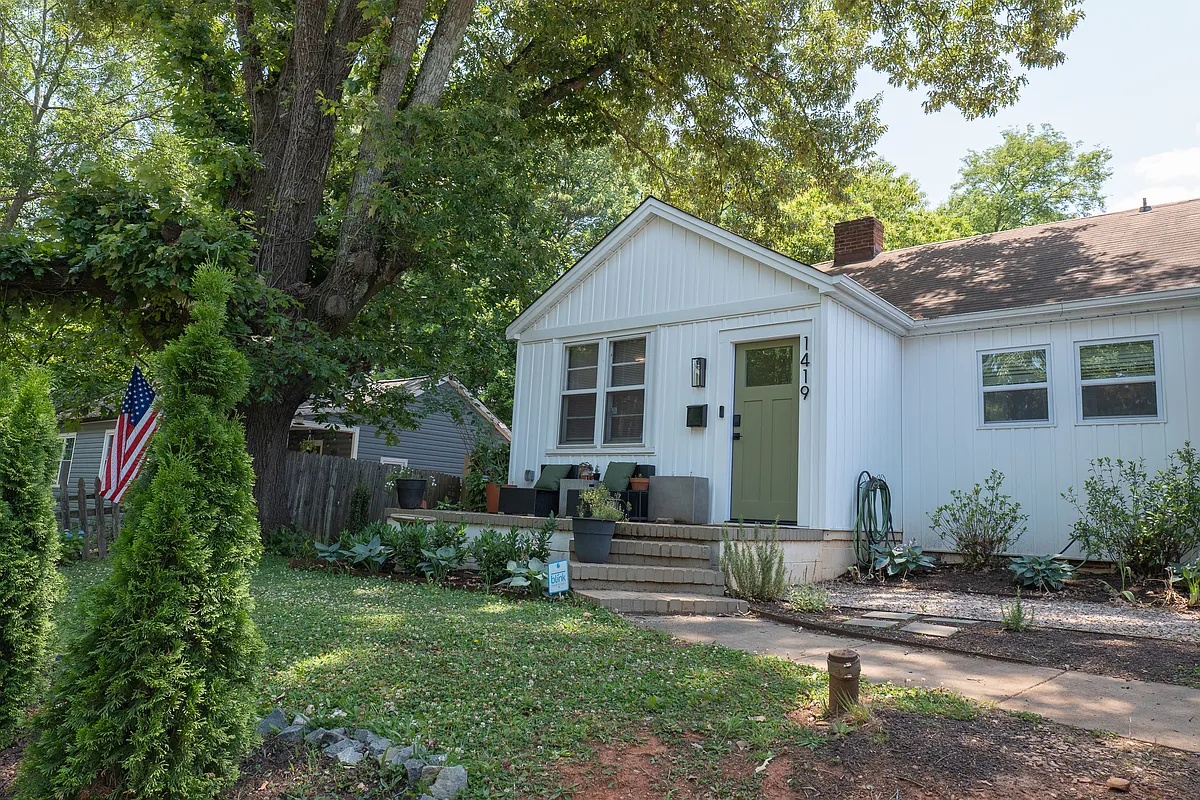 Building Photo - 1419 Remount Rd #B