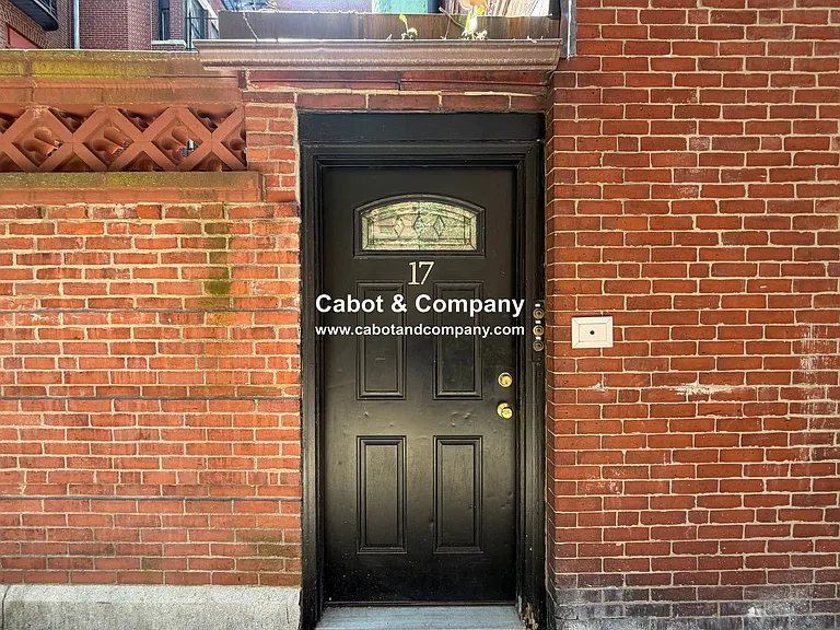 17 Exeter St #1 — Photo 6