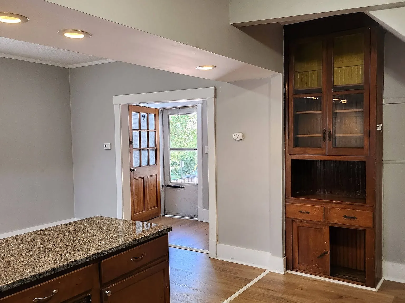 4 bed, 1.5 bath, 1600 sqft, $1,800 — Photo 3