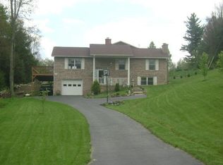 105 Creekview Dr, Beckley, WV 25801