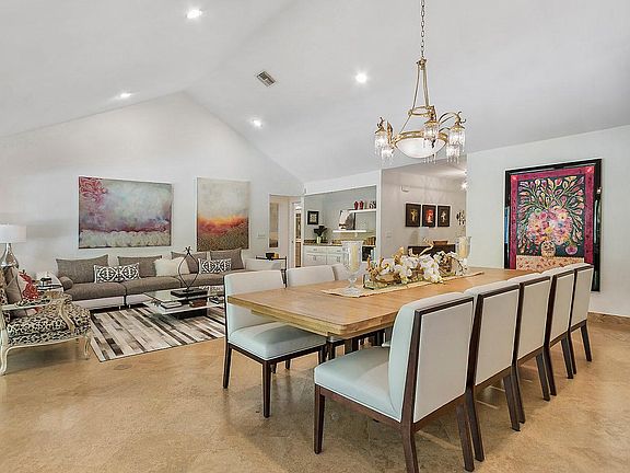 Wonderful open floor plan for entertaining!