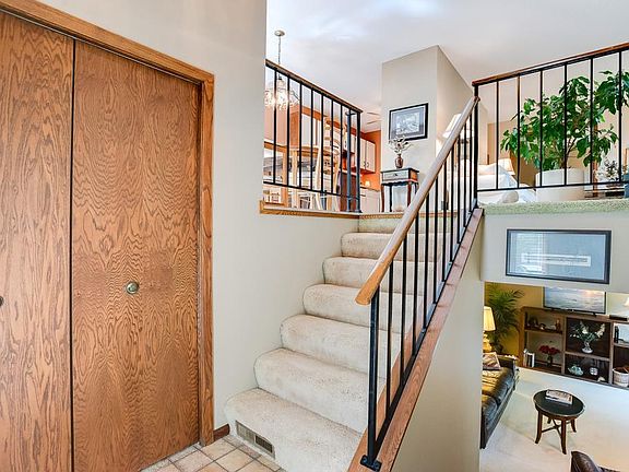 3rd image of 9515 Hartford Cir