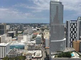 32 SE 5th St, Miami, FL 33131