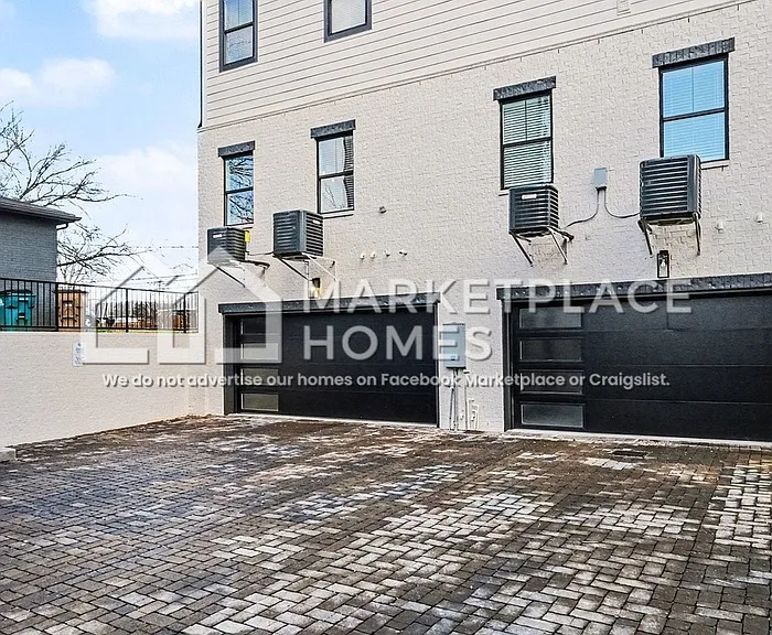 1034 E Trinity Ln #A — Photo 25