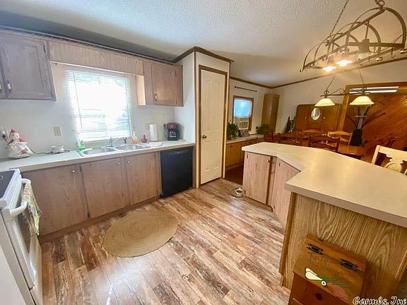 5th image of 210 Lancaster Dr