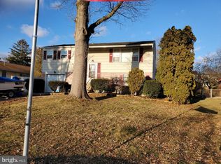 1002 Lake Ln, Pennsburg, PA 18073