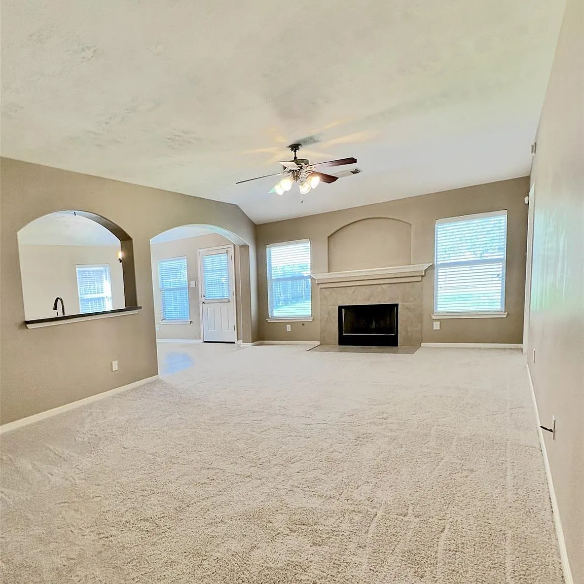 3 bed, 2.0 bath, 1468 sqft, $1,850 — Photo 4