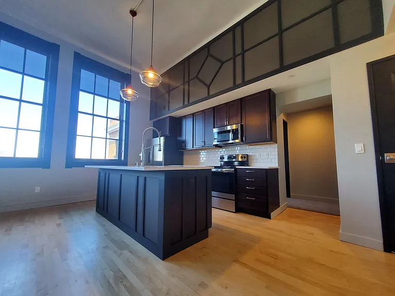 215 N Webster Ave — Photo 25
