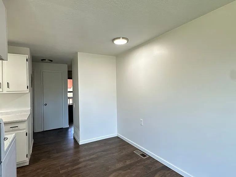 745 E Lazon Dr — Photo 7
