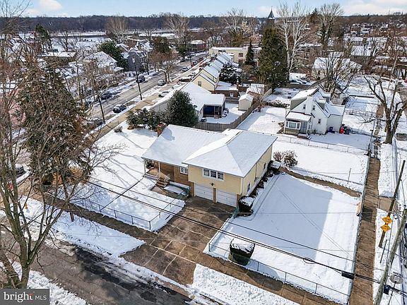 2nd image of 10 Taylor St