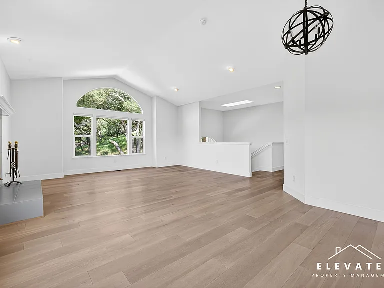 9400 Chalk Hill Rd — Photo 4