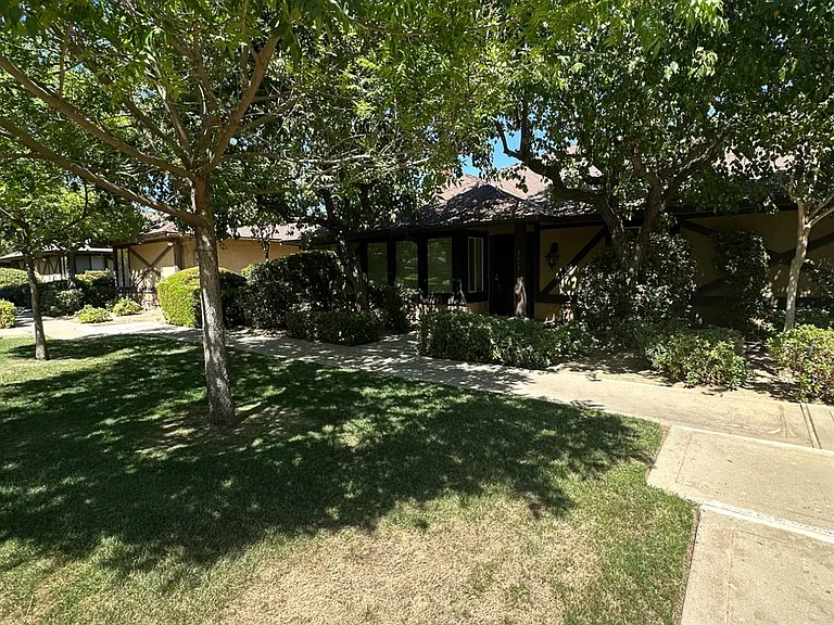 5072 N Forkner Ave — Photo 2