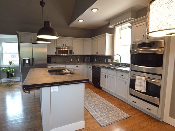 3rd image of 143 Lincoln Ave Unit 3