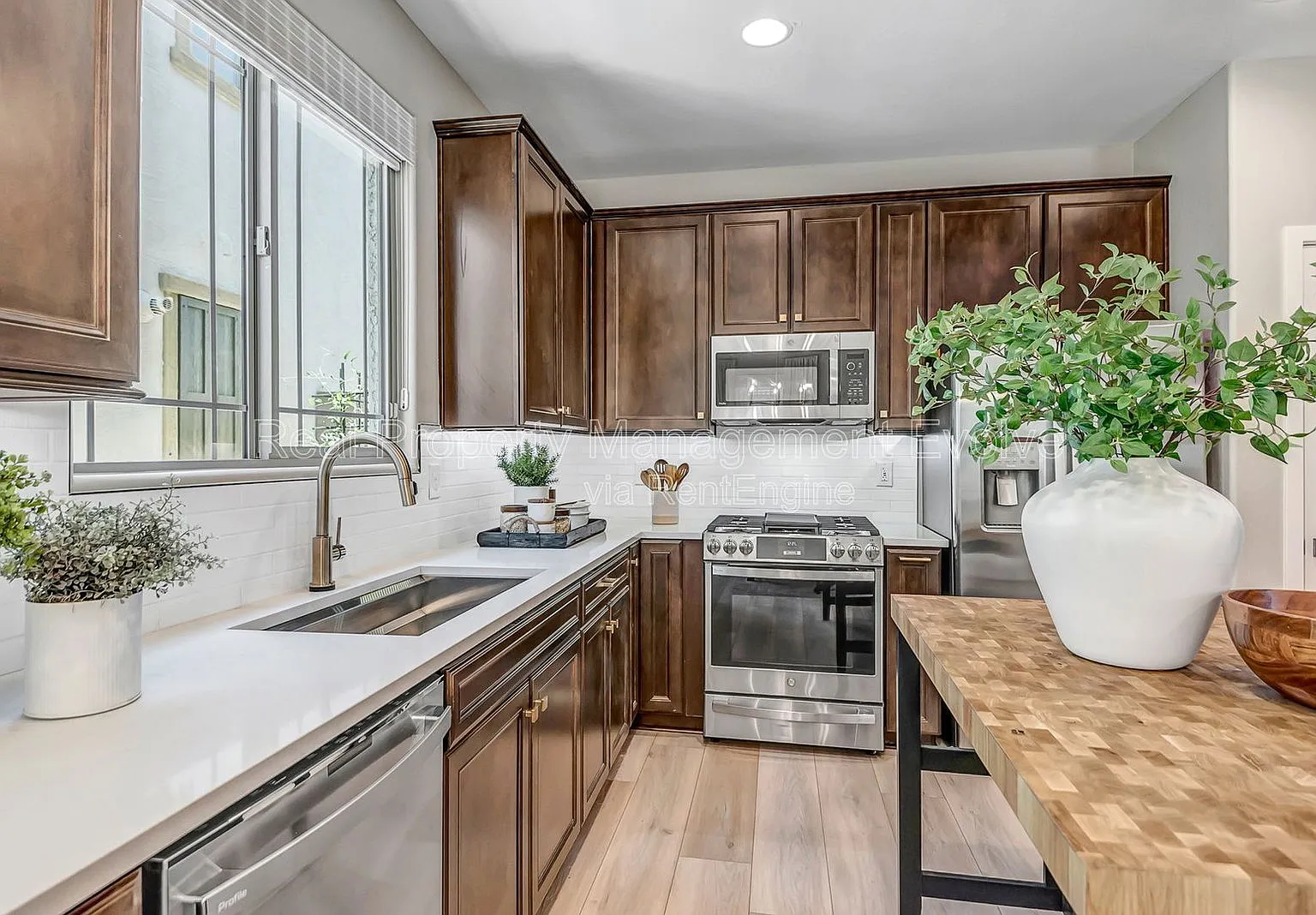 3 bed, 2.5 bath, $2,095 — Photo 4