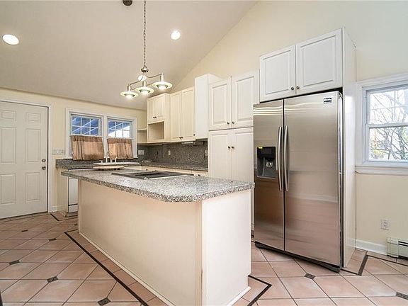 4th image of 255 Rocton Ave