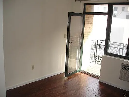 Rented by Paramount Realty Management | media 26