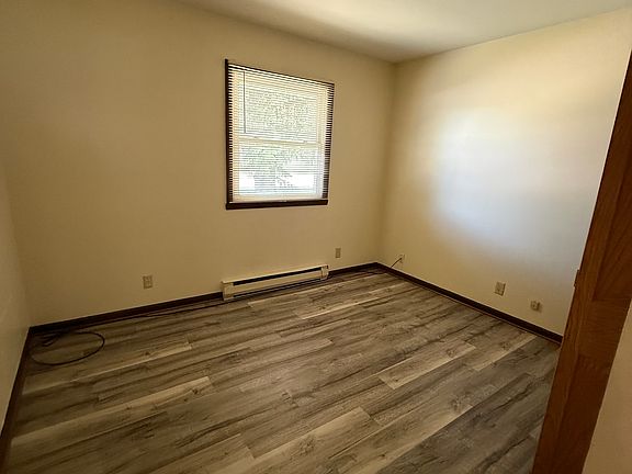 4th image of 925-927 Hamilton Ave #925