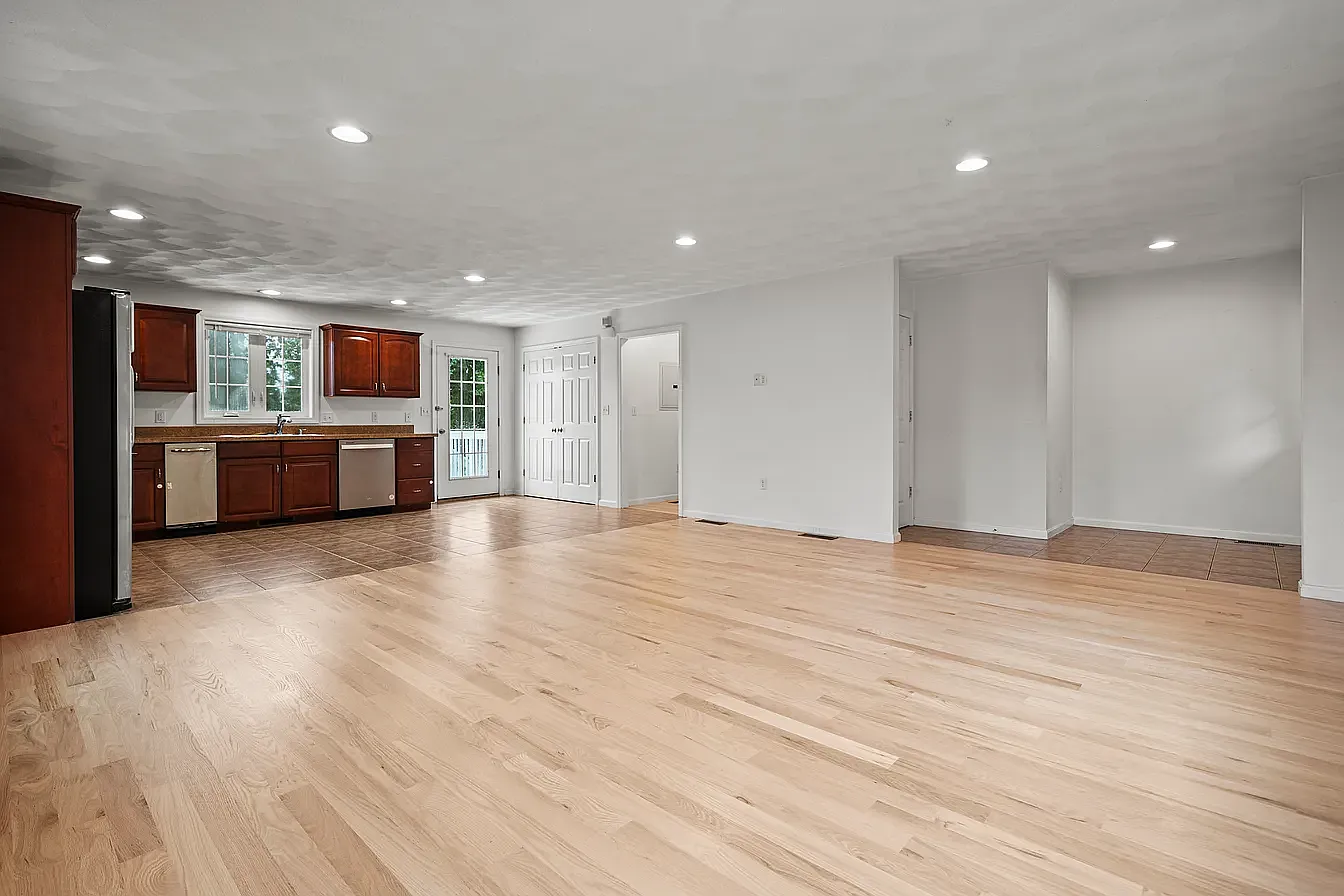6 Fairlawn Ave — Photo 4