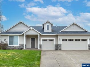 621 SE Mustang Loop, Sublimity, OR 97385