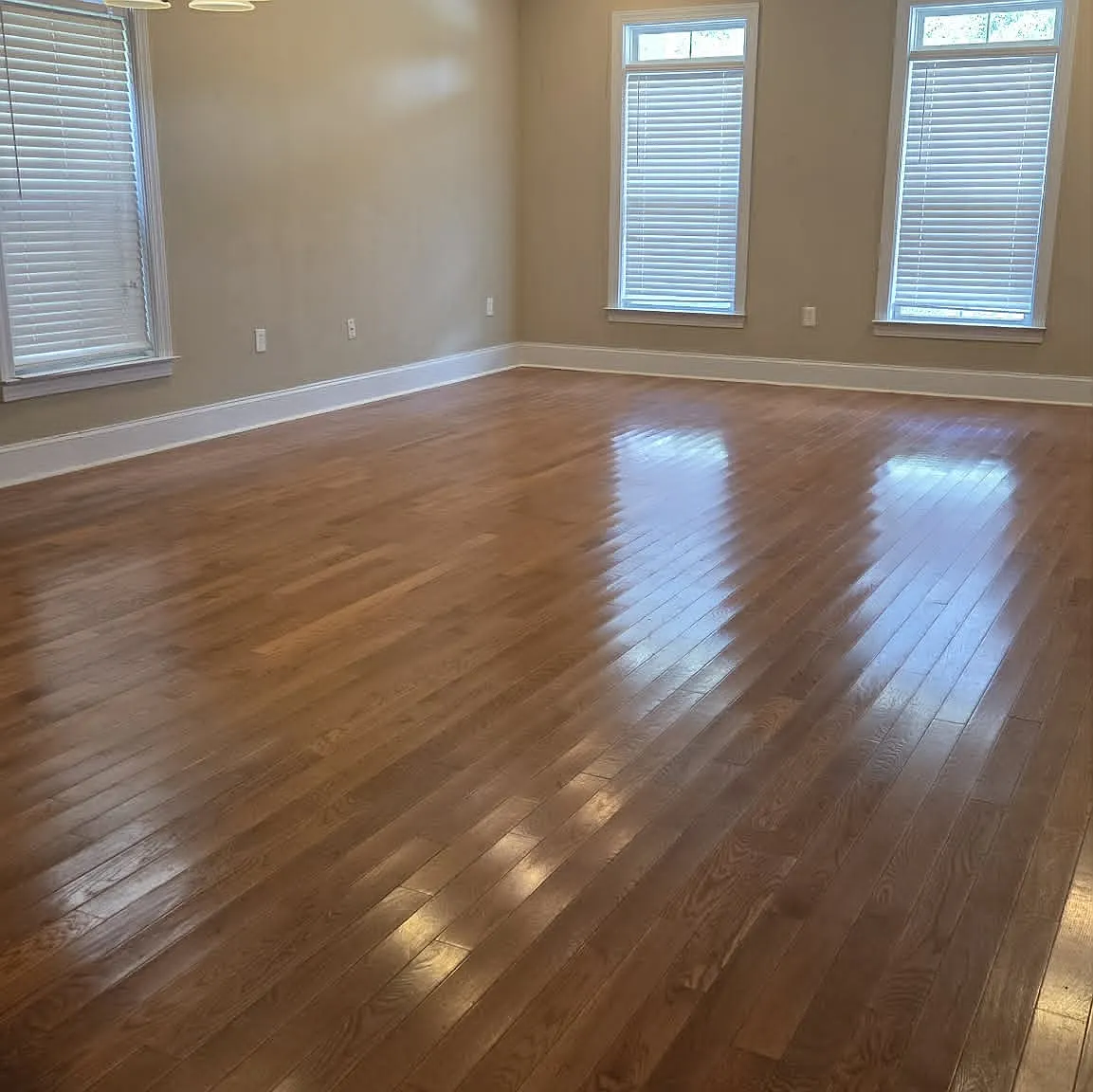 3 bed, 2.5 bath, 2200 sqft, $2,400 — Photo 2