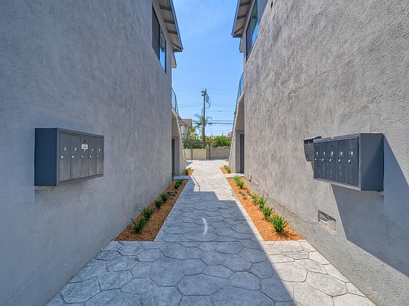 2nd image of 2118 Manhattan Beach Blvd #C