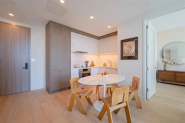 Sold by Lin Pan Realty Group LLC | media 14