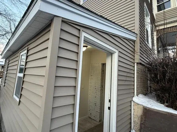 27 South St, Enfield, CT 06082