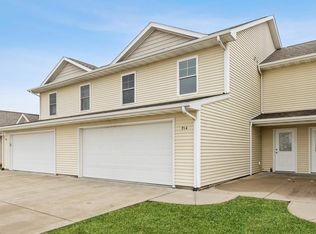 714 W 3rd St, Kalona, IA 52247