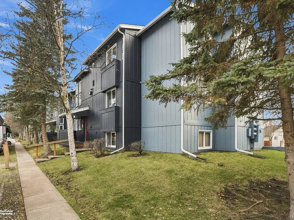1630 Eastridge Dr #3-203