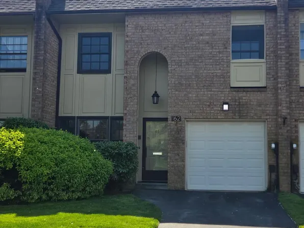 162 Southgate Circle, Massapequa Park, NY 11762