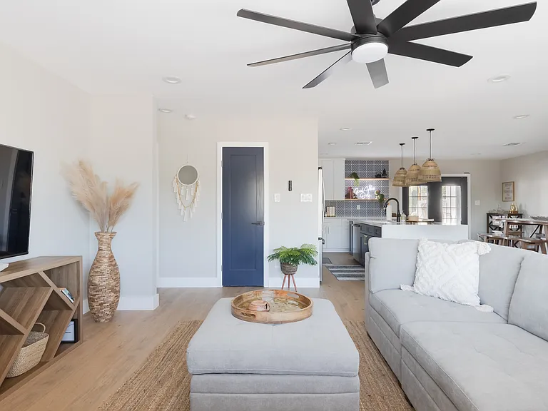 8602 E Edgemont Ave — Photo 14