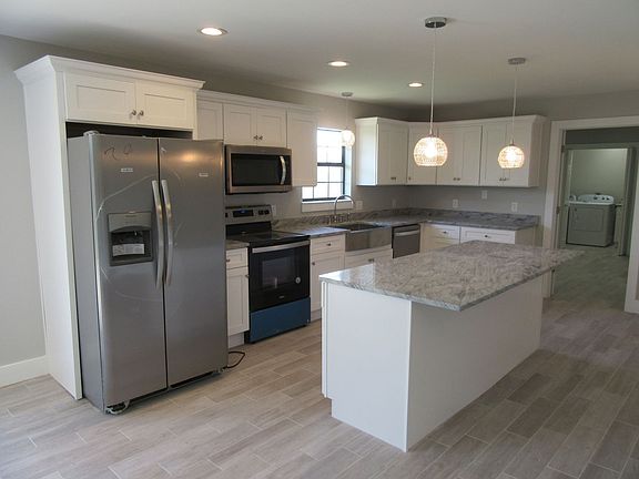 4th image of 2708 Amelia Ave