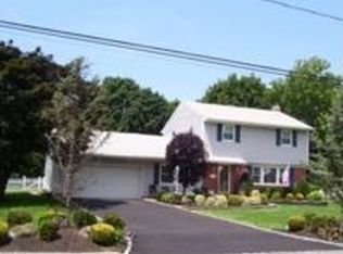 15 Amalia Ln, Commack, NY 11725