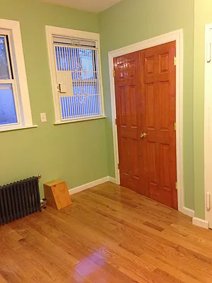 Rented by Zikos Realty Services | media 7