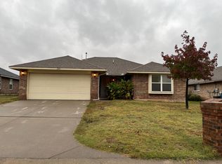 205 Cambridge Dr, Midwest City, OK 73110