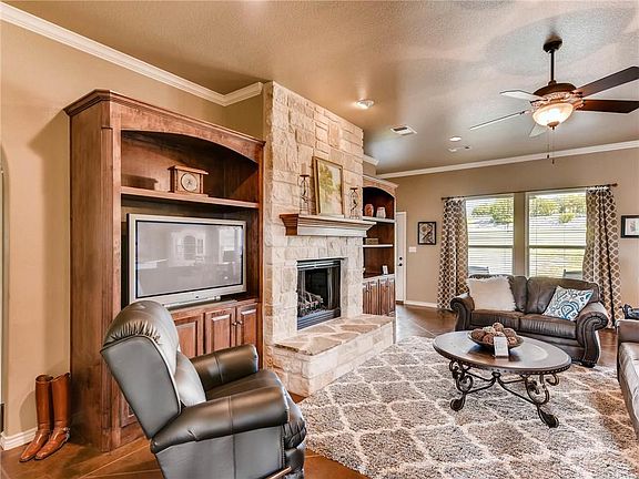 3rd image of 607 Lantana Dr