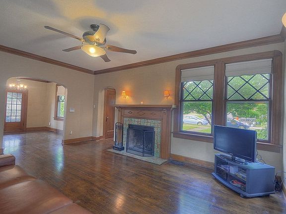 3rd image of 933 N Idlewild St