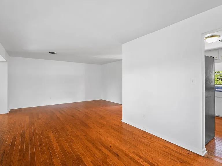 2107 Brookview Dr — Photo 7