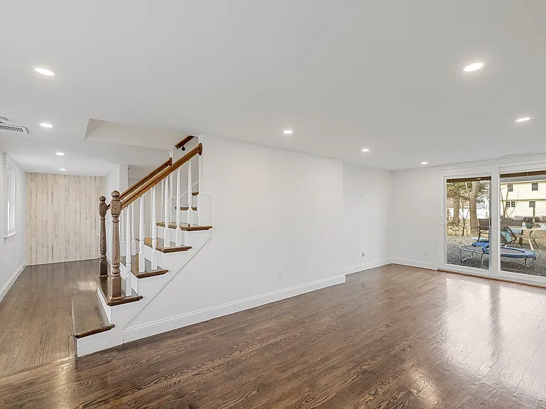 9 Glen Ave #A — Photo 7