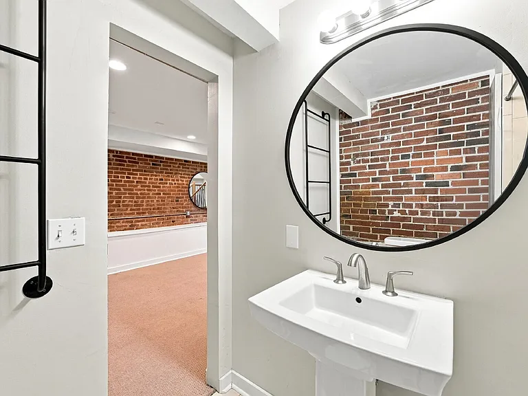2630 N York St — Photo 21