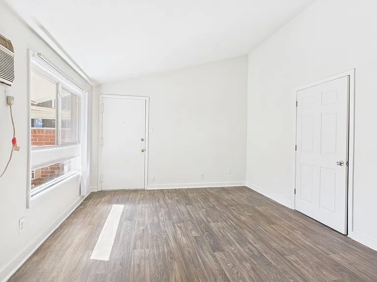Forest Square Apartments — Photo 42