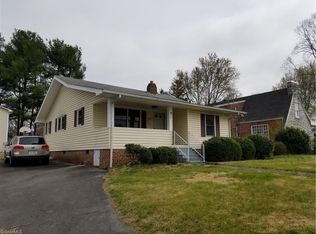 112 W Oakdale St, Mount Airy, NC 27030