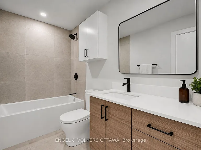 655 Donat St N #10 — Photo 8