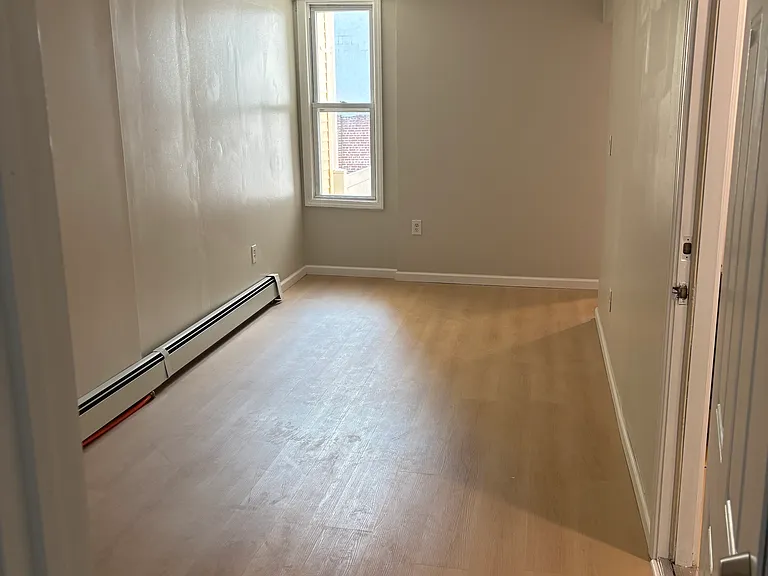 85 Mallory Ave #1 — Photo 6