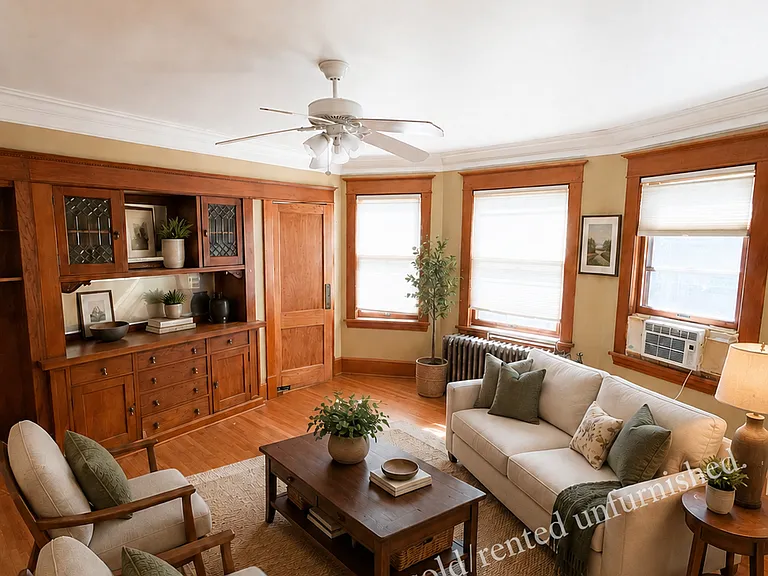 1698 Minnehaha Ave W #3 — Photo 1